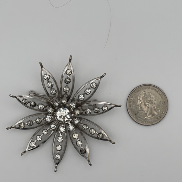 Vintage Starburst Rhinestone Brooch Silver Tone Clear Rhinestones - Picture 9 of 9